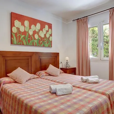 Sleeps 13 Pool Air Con Wifi
