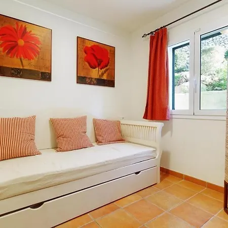 Sleeps 13 Pool Air Con Wifi